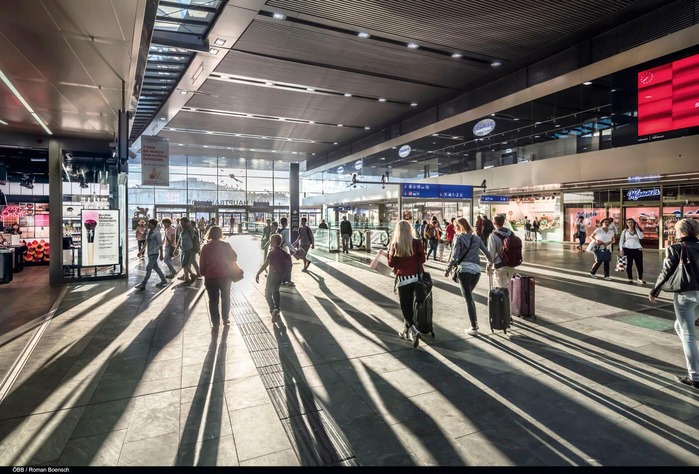 © ÖBB/Roman Bönsch In der Eingangshalle des Wiener Hauptbahnhofs herrscht ein reges treiben.